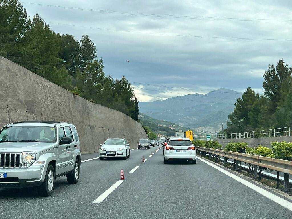 Autostrade in tilt, 17 chilometri di coda tra Imperia Ovest e Albenga