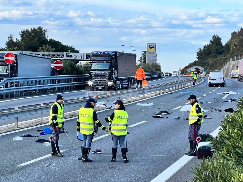 migranti travolti autostrada bordighera