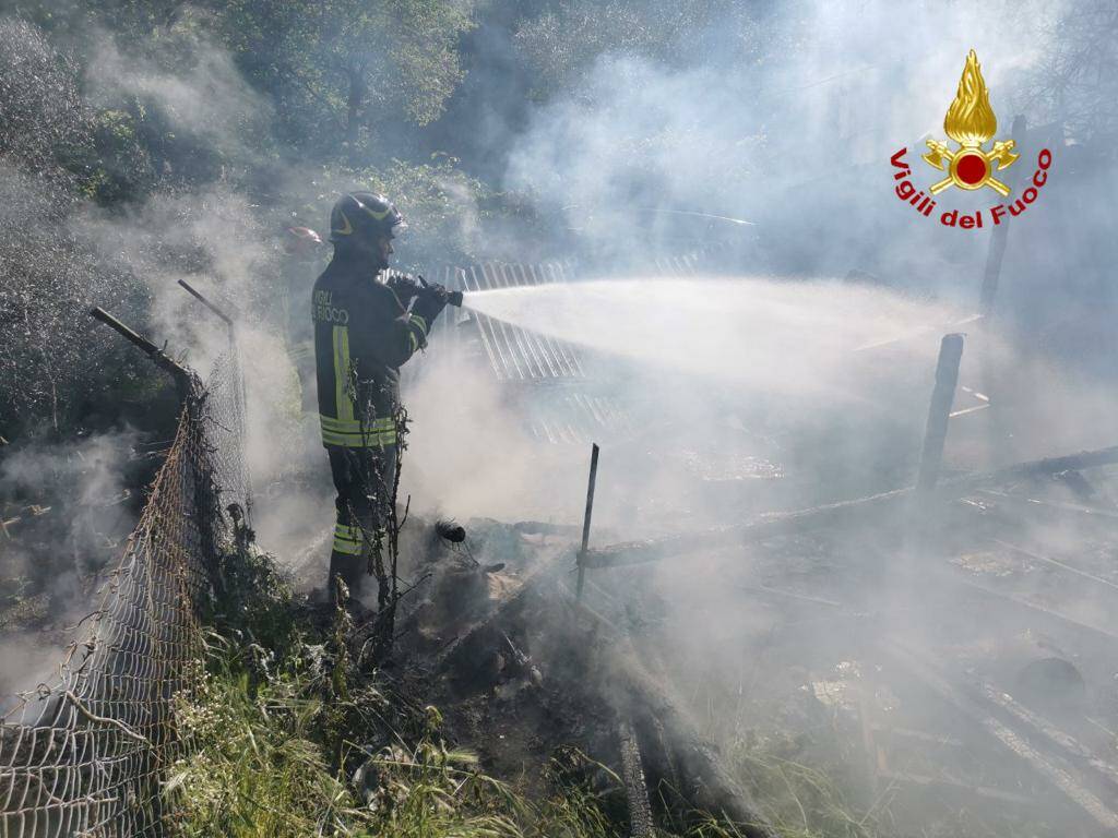 San Bartolomeo incendio rimessa atrezzi 