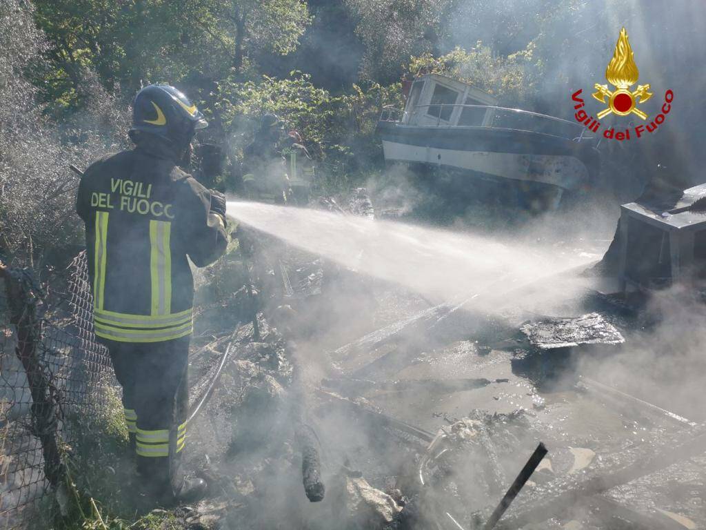 San Bartolomeo incendio rimessa atrezzi 