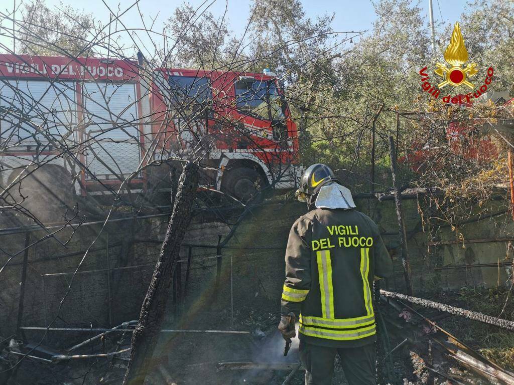 San Bartolomeo incendio rimessa atrezzi 