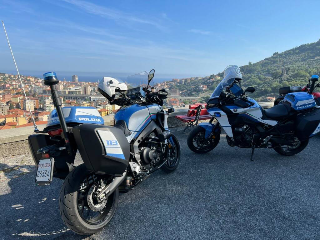 Riviera24- Polizia Imperia moto