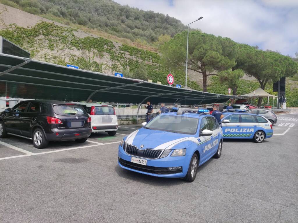 polizia stradale ferma auto asl2 a10 Castellaro