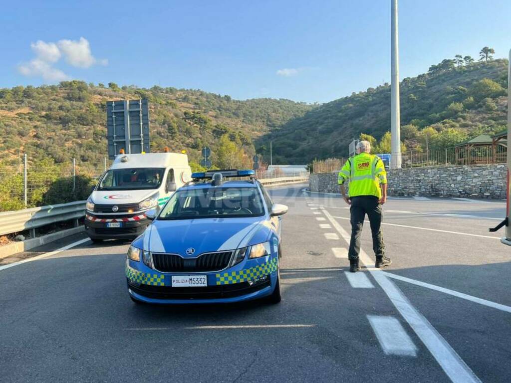 polizia stradale croce verde arma di taggia autostrada