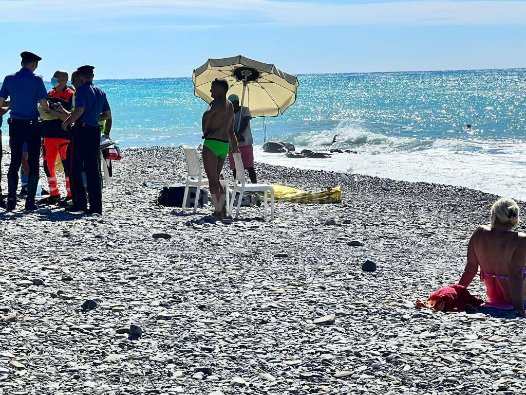 Ex sindaco di Dolceacqua muore in mare a Camporosso