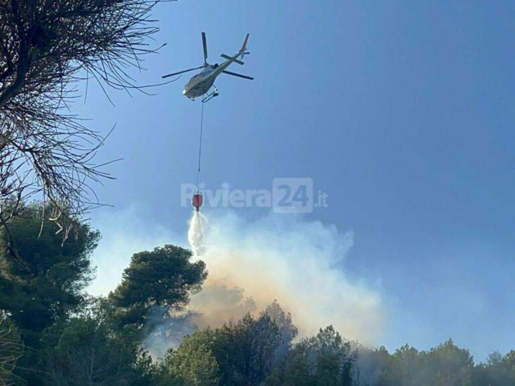 Incendio Montenero elicottero