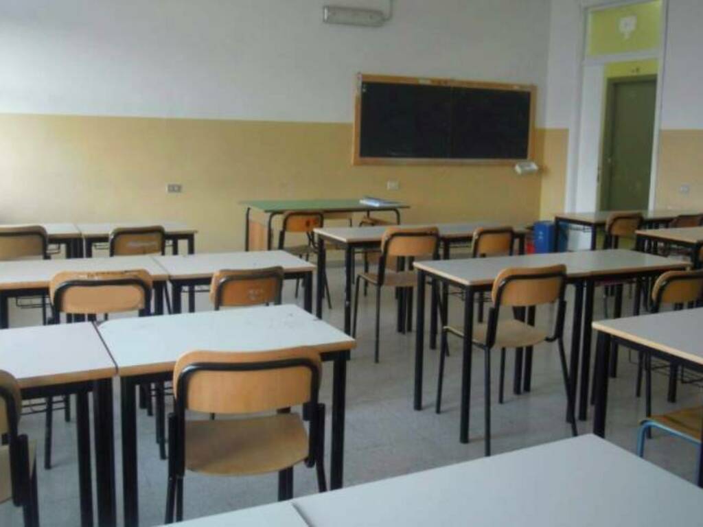 banchi scuola generico