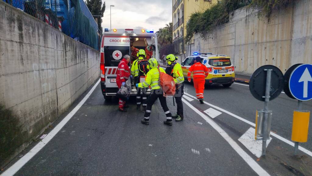 riviera24 - Sanremo, due studenti travolti da un pirata della strada