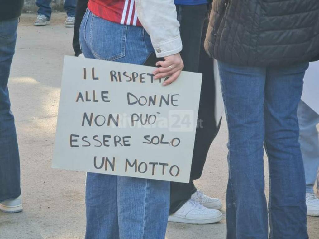 Protesta studenti Imperia Auricchia